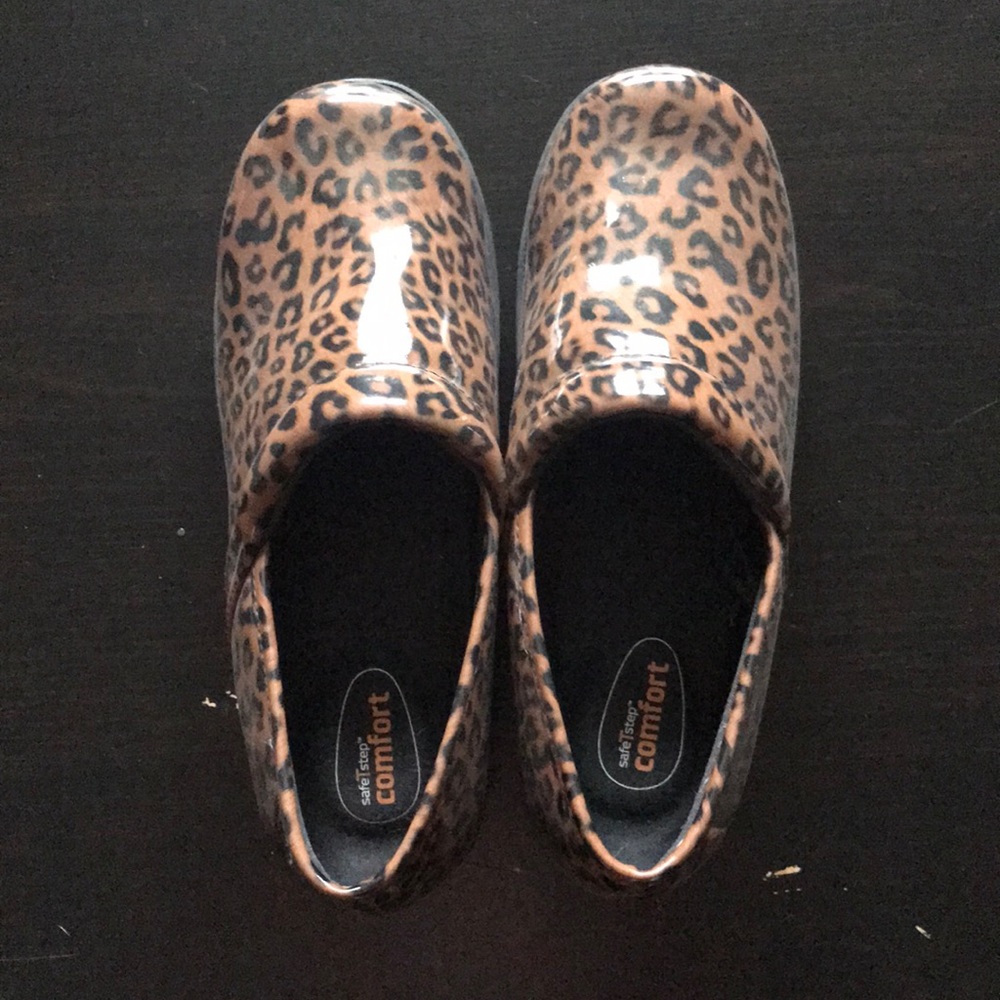 Nursing shoes